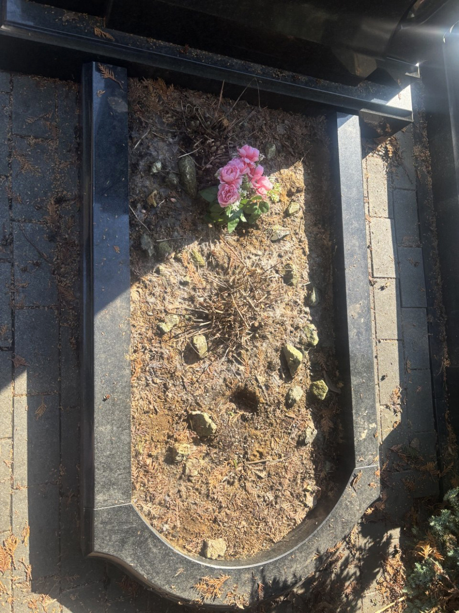 Могила родителей Аллы Пугачевой