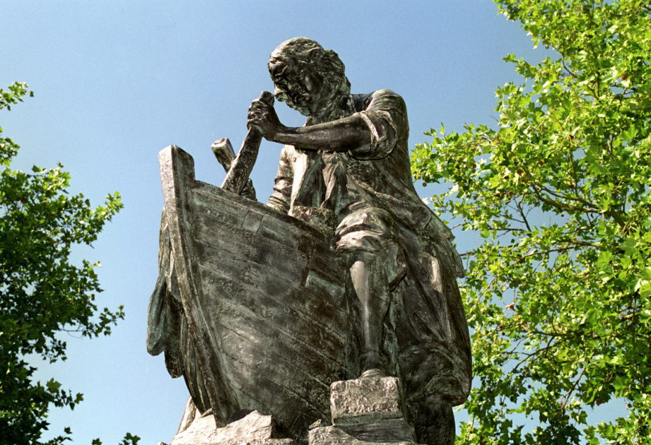 Памятник «Царь-плотник»