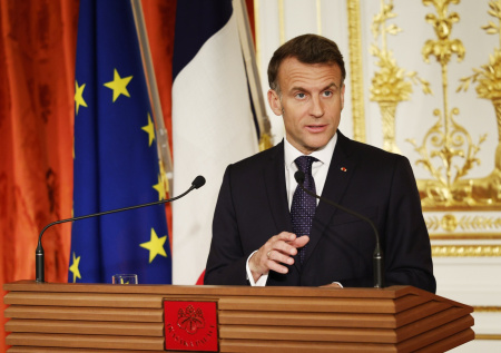 Макрон обиделся на насмешки Трампа