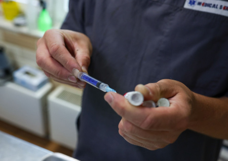 Саратовские ветврачи спасли двухмесячного щенка с застрявшей костью в пасти