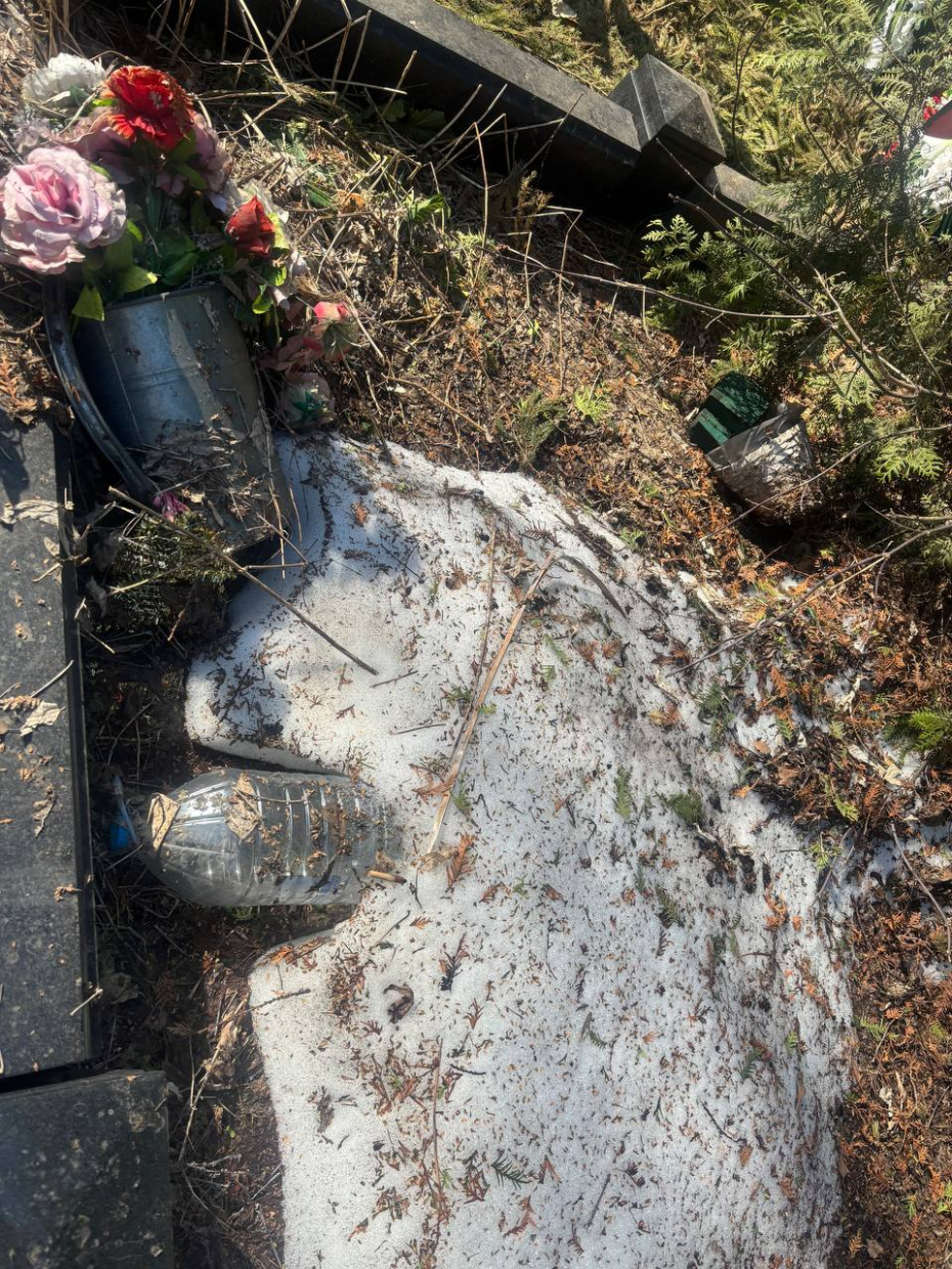 Могила родителей Аллы Пугачевой