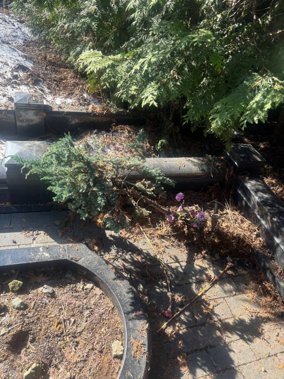 Могила родителей Аллы Пугачевой