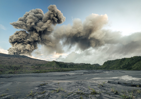 Вулкан Дуконо выбросил пепел на высоту до 1,5 км в Индонезии