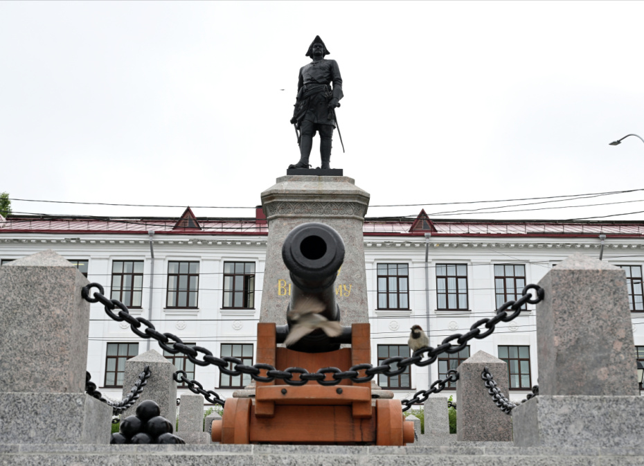 Памятник Петру I