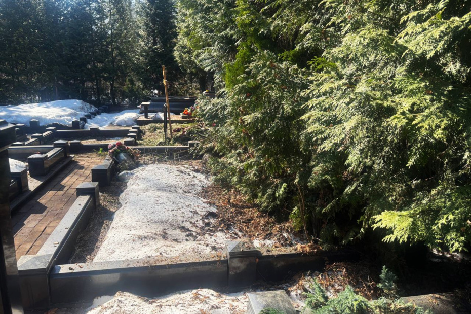 Могила родителей Аллы Пугачевой