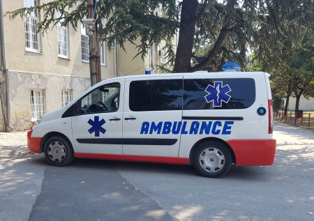 Писатель из России упал с дерева на краю скалы и разбился насмерть