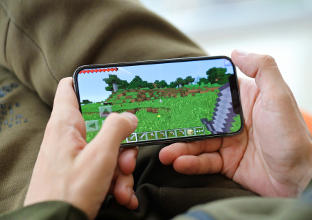 Мошенники объявили охоту на школьников в Minecraft