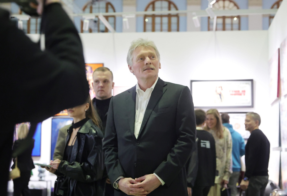 Пресс-секретарь президента РФ Дмитрий Песков на выставке современного искусства и международного арт-форума «Арт Россия»