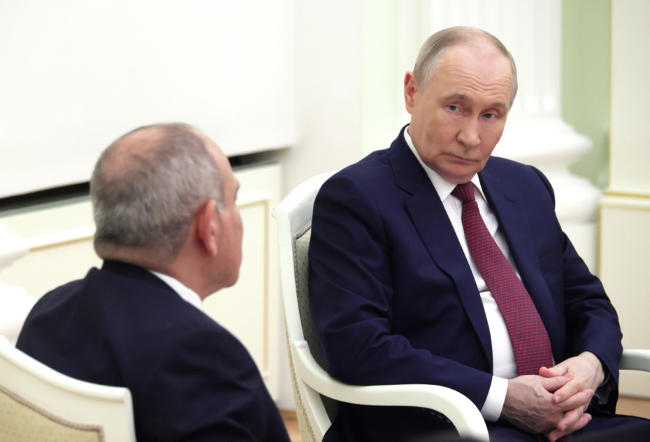1 апреля 2026 года. Президент РФ Владимир Путин и премьер-министр Армении Никол Пашинян (слева) во время встречи в Москве