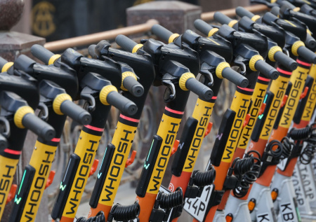 Москвичам ответили, введут ли в городе запрет на самокаты