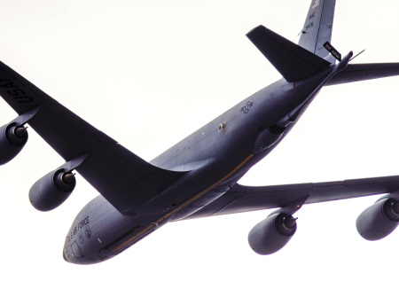 Самолет-заправщик ВВС США подал сигнал бедствия