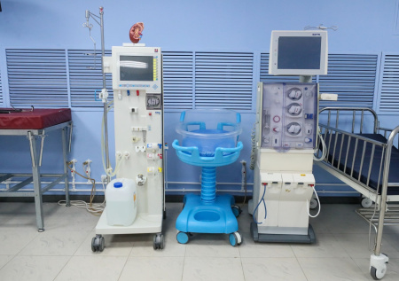 Ветеринары Москвы спасли собаку с серьгами и куском игрушки в желудке