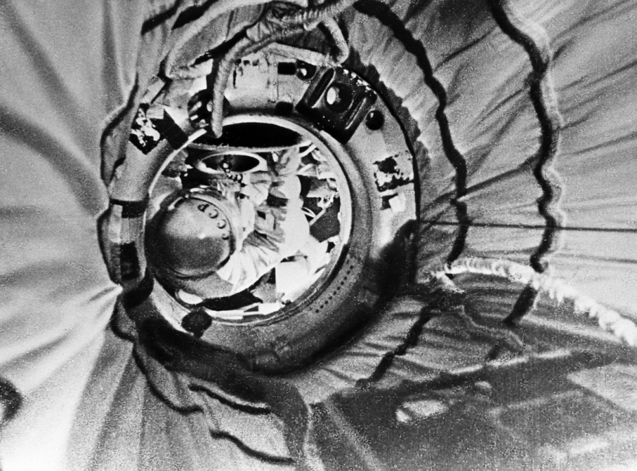 Экипаж космического корабля «Восход-2» — командир корабля Павел Беляев и пилот Алексей Леонов перед стартом