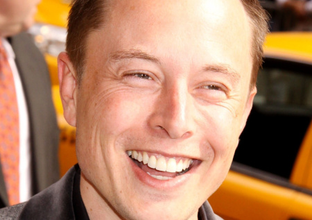 «Сказали, что Илон — даун»: отец Маска об унижениях сына в школе