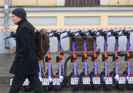 Стало известно, что будет с оставленными самокатами на территории Люберец