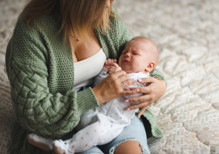 Декретницу с младенцем поставили на воинский учет на Украине