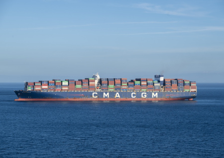 Контейнеровоз из Франции «пробил» блокаду Ормузского пролива