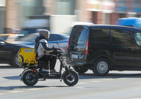Электровелосипед курьера взорвался в центре Москвы
