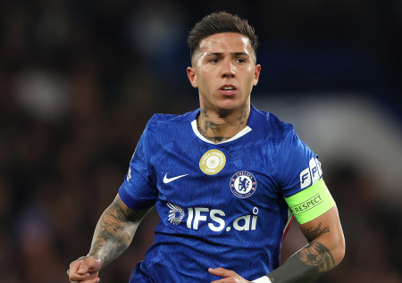 «Перешел черту»: не те слова стоили футболисту Фернандесу двух матчей