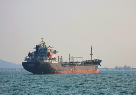 Свыше 40 стран отказались воевать за самую главную нефтяную артерию