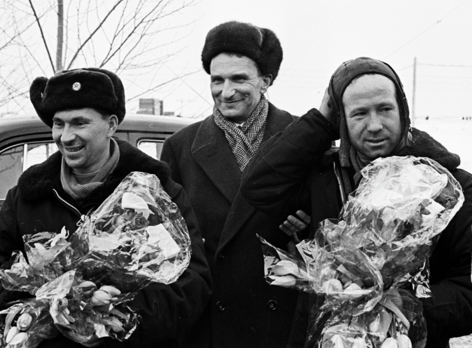 Встреча космонавтов в аэропорту города Перми после завершения полета