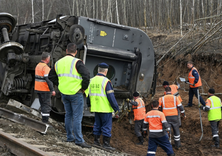 В МЧС рассказали, что будет с вещами пассажиров разбившегося поезда