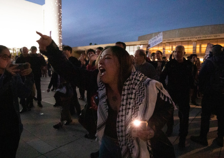 Израильтяне начали выходить на улицы с требованием остановить войну