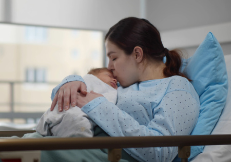 Юрист ответил, какое отчество может дать мать-одиночка ребенку