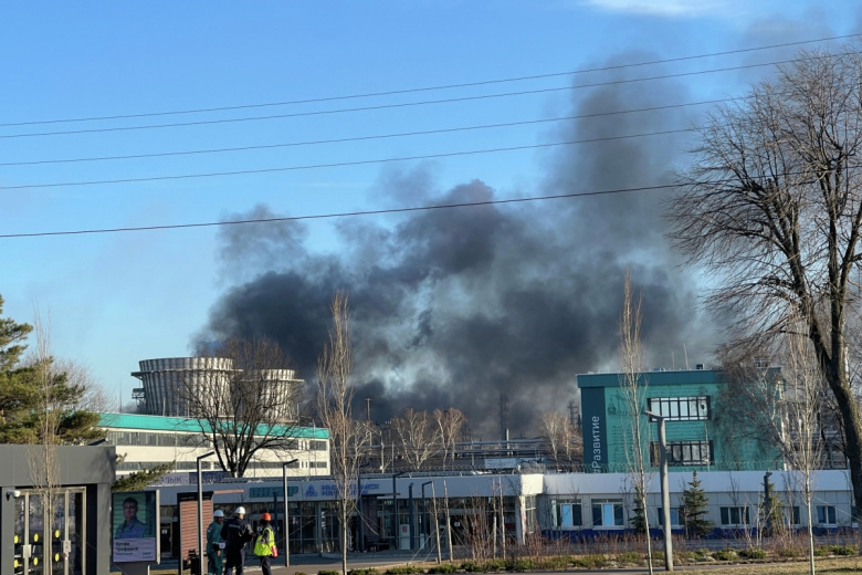 Пожар на территории завода «Нижнекамскнефтехим» в Нижнекамске. Пожар произошел в результате сбоя работы оборудования