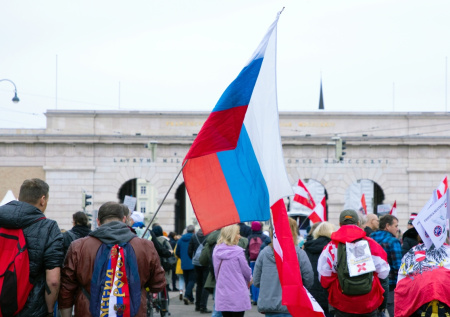 Сотни австрийцев вышли на митинг против антироссийских санкций