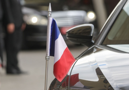 «Военное безумие»: в Париже забили тревогу из-за новых правил выезда из ФРГ