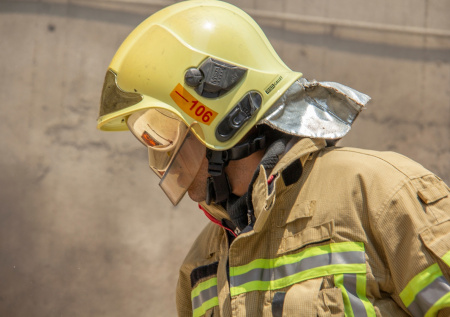 Пожар объял нефтяной комплекс после падения БПЛА в иракской Басре