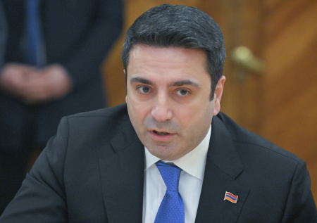 Спикер армянского парламента заявил о нежелании Еревана идти против Москвы