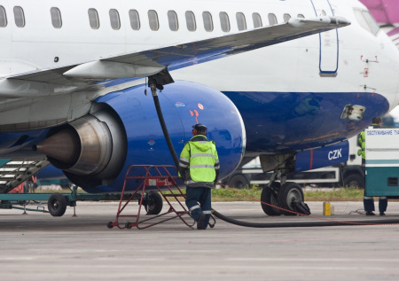 Италия начала ограничивать заправку самолетов