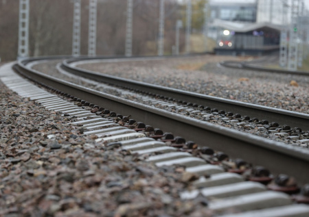 Пассажиров сошедшего с рельс поезда довезли до Челябинска на спецсоставе