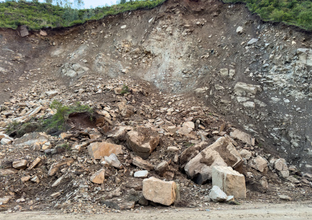 В Дагестане после потопа произошел сильный камнепад