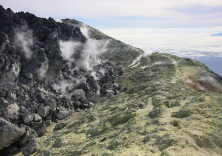 Две школьницы сорвались со скалы в Горячем ключе