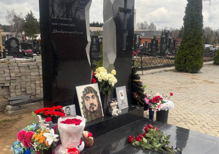 На могиле Паши Техника заметили необычную деталь из Харькова