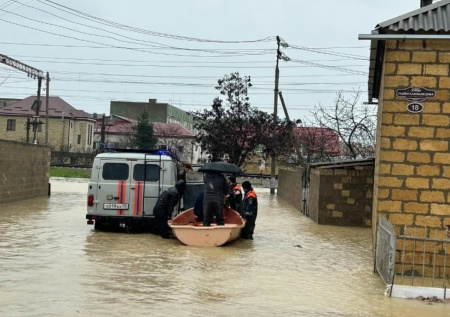 Прорыв дамбы в Дагестане привел к затоплению домов