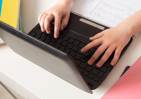 В Госдуме рассказали о важности обучения школьников ИИ-технологиям