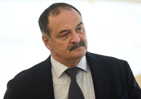 Меликов прибыл на место обрушения многоэтажки в Махачкале