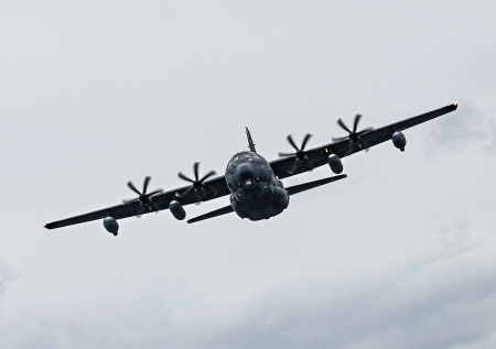 США уничтожили два собственных самолета HC-130J в Иране