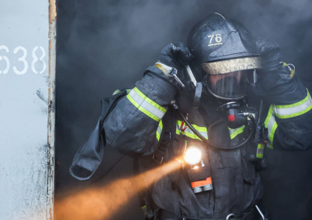 Пожар в ТЦ Калининграда удалось локализовать