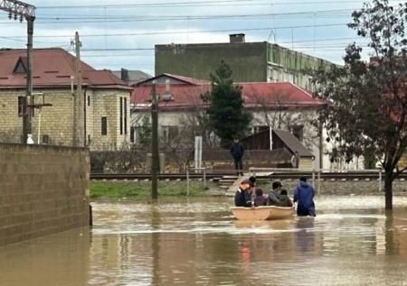 Несколько человек унесло течением реки в Дагестане