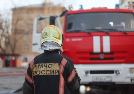 Крыша высшего общевойскового командного училища вспыхнула в Москве