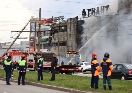 Очевидец рассказал о странной ситуации во время пожара в ТЦ Калининграда