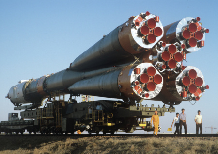 Почему СССР обогнал США в космосе, но не полетел на Луну: разбор гонки