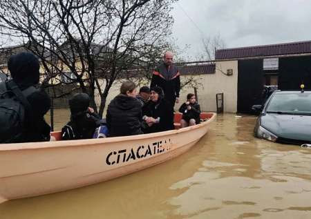 Путин поручил помочь пострадавшим от потопа в Дагестане