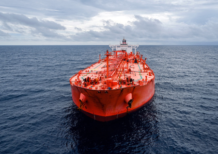 Трафик через Ормузский пролив вырос до максимума с начала весны