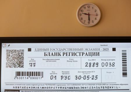 «Издевательство над детьми»: актер Полицеймако призвал отменить ОГЭ и ЕГЭ